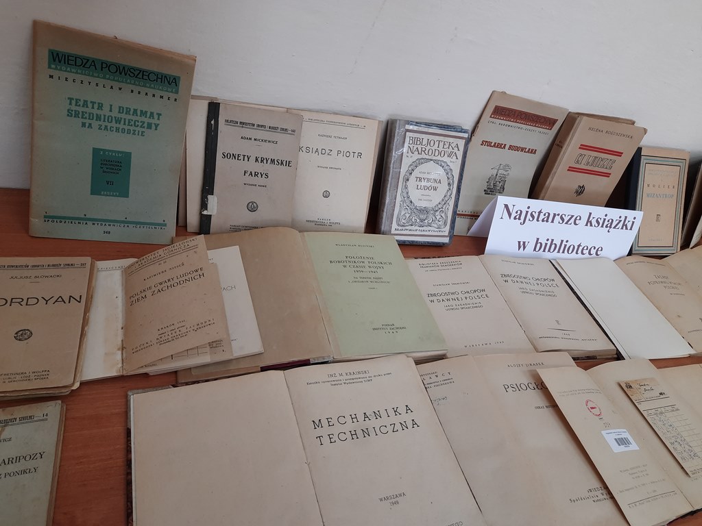 Światowy Dzień Książki i Praw Autorskich - wystawa w bibliotece