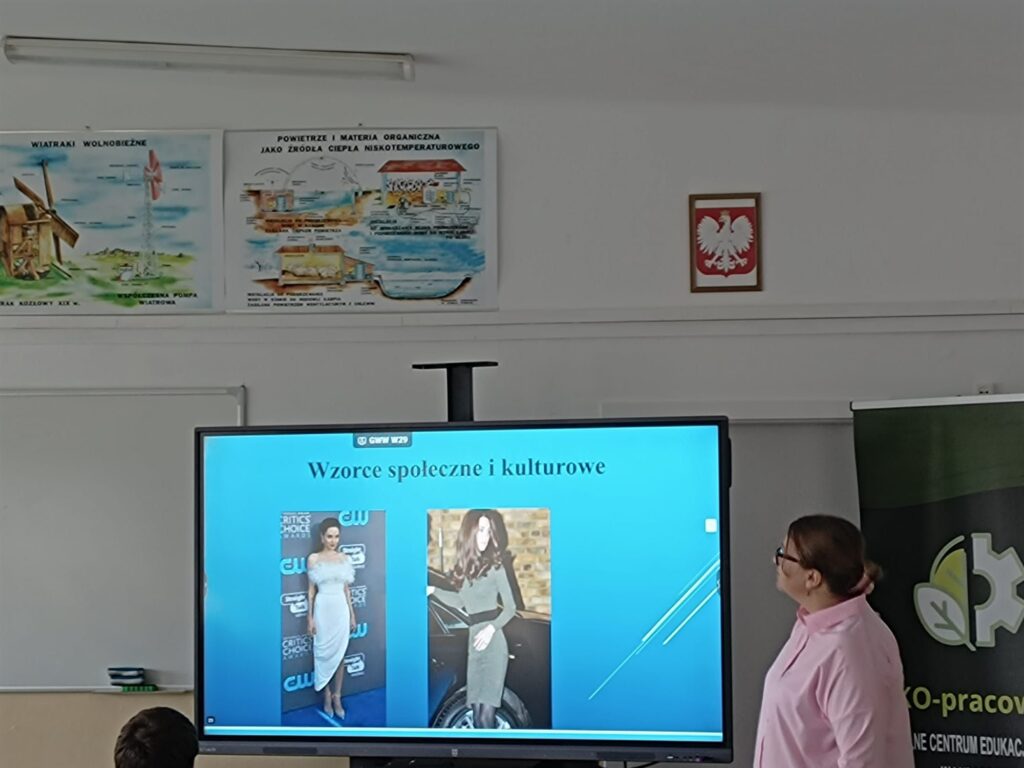 489950533 1216662717129857 6878436267017959680 n