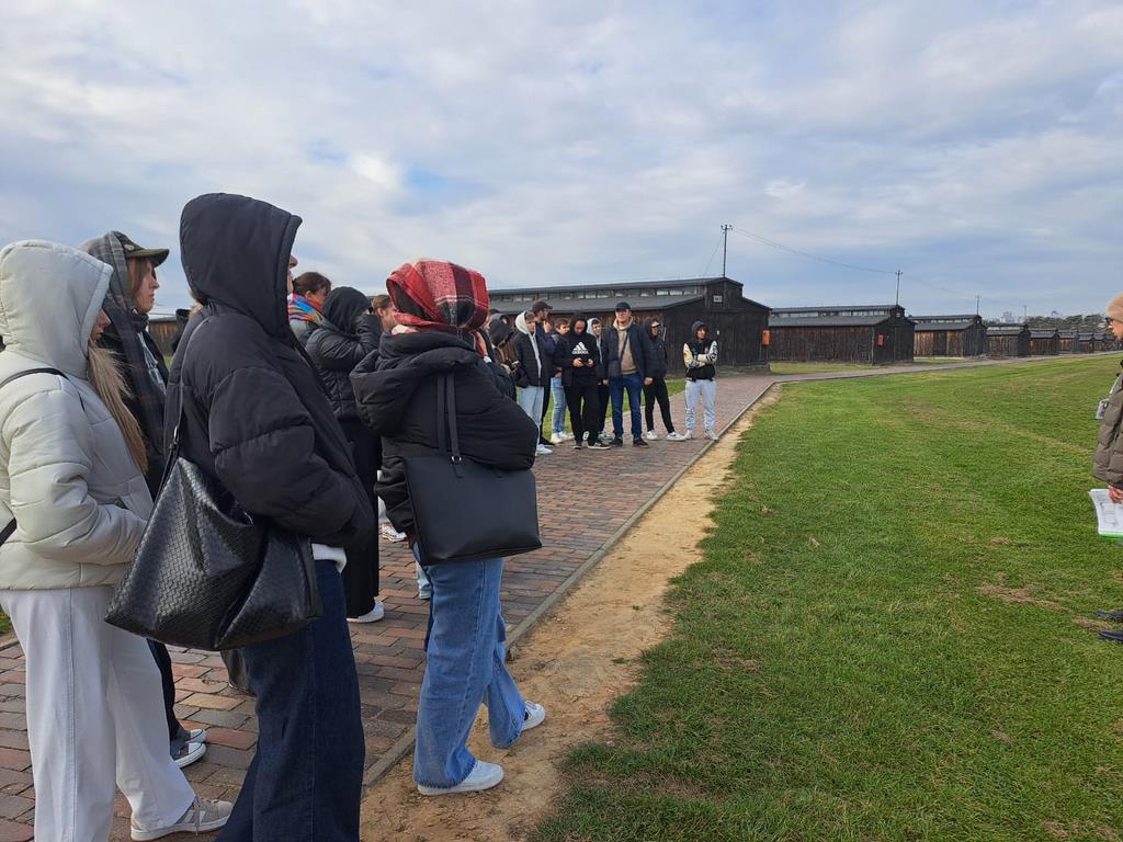 Spotkanie z historią w RCEZ cz.1. Młodzież RCEZ w Miejscu Pamięci