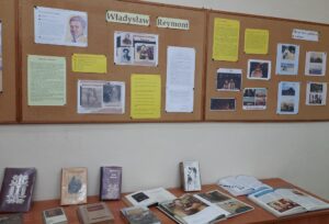 Rok 2025 Rokiem Władysława Stanisława Reymonta – wystawa w bibliotece szkolnej