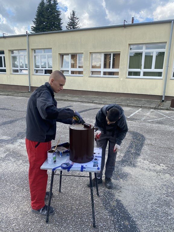 Wykonywanie robót malarskich na zajęciach praktycznych