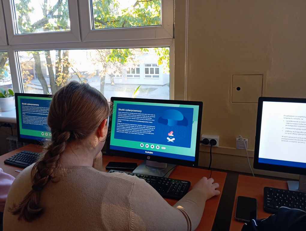 Realizacja projektu "Bezpieczni w sieci" w Technikum Zawodowym