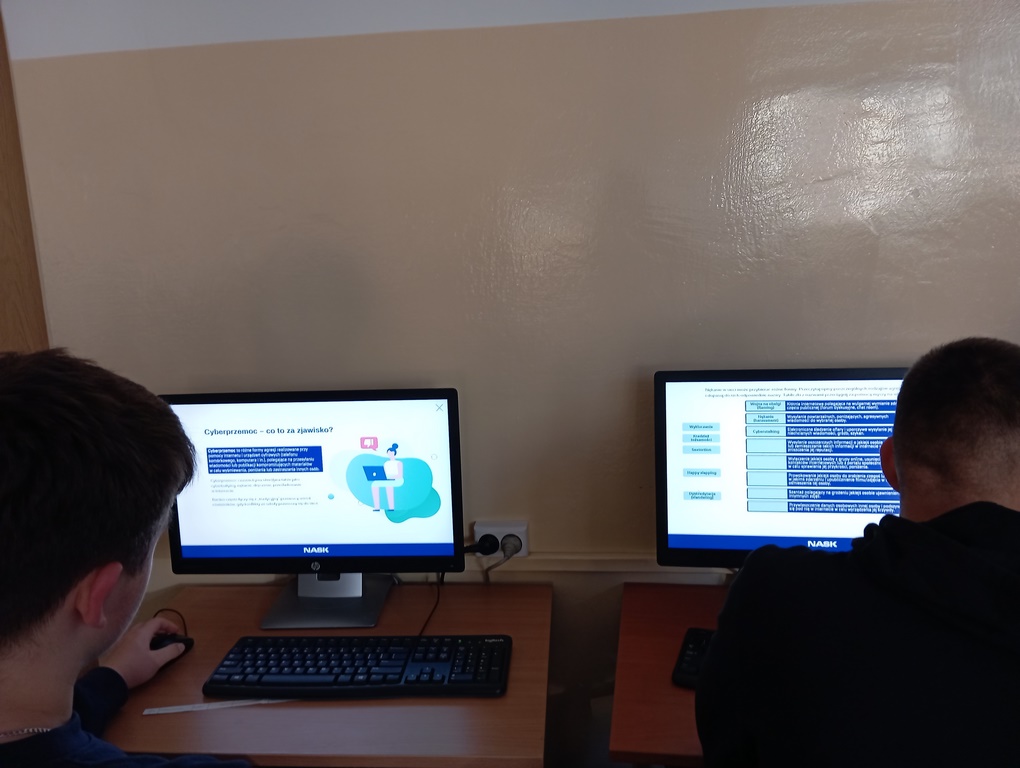 Realizacja projektu "Bezpieczni w sieci" w Technikum Zawodowym
