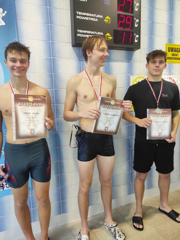 Awans ucznia RCEZ w Mistrzostwach Powiatu w pływaniu