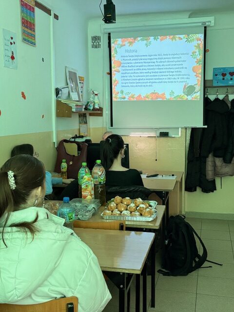 Święto Dziękczynienia w naszej szkole – lekcja pełna smaków, barw i tradycji!