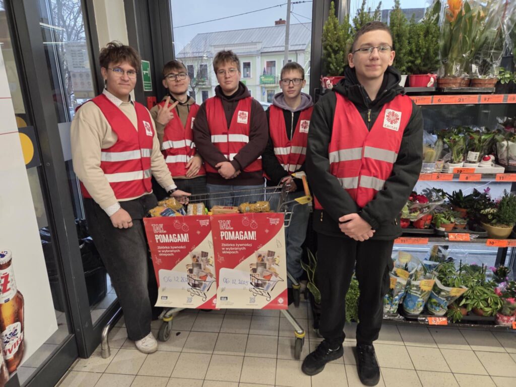 Wolontariusze RCEZ po raz kolejny wspierają zbiórkę żywności Caritas!