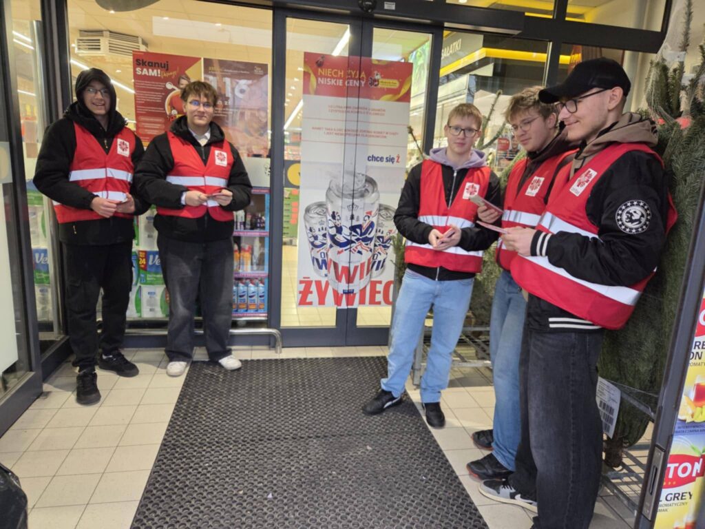 Wolontariusze RCEZ po raz kolejny wspierają zbiórkę żywności Caritas!