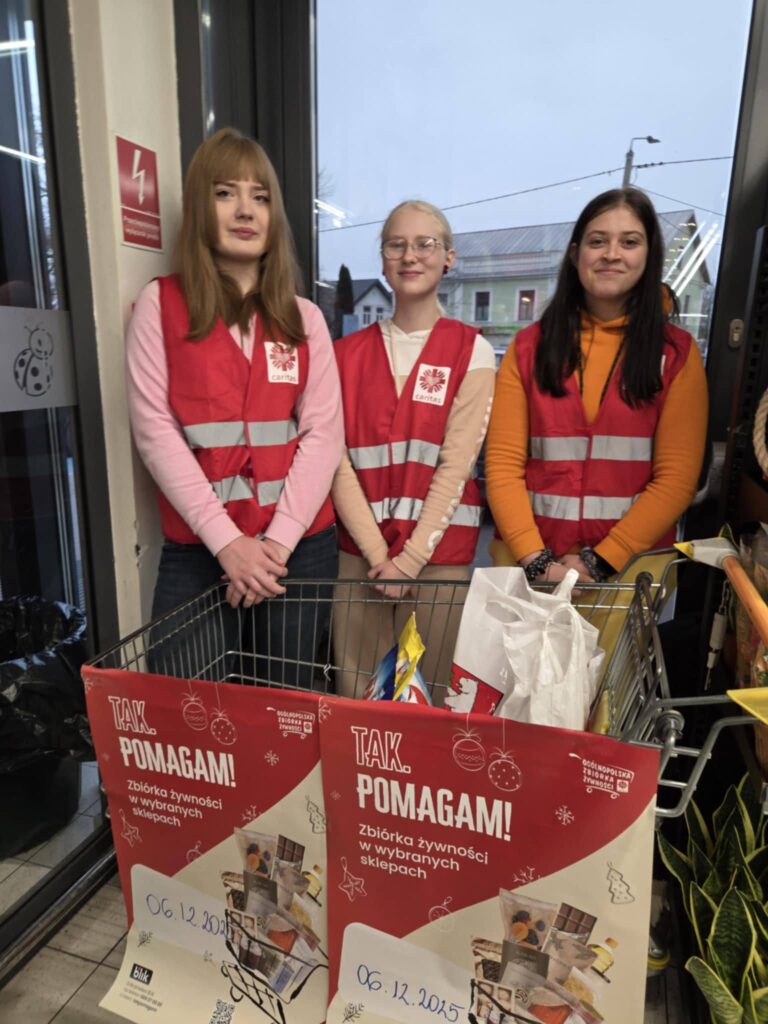 Wolontariusze RCEZ po raz kolejny wspierają zbiórkę żywności Caritas!