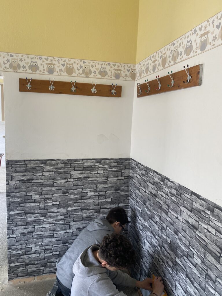 Monter zabudowy i robót wykończeniowych w budownictwie - roboty tapeciarskie