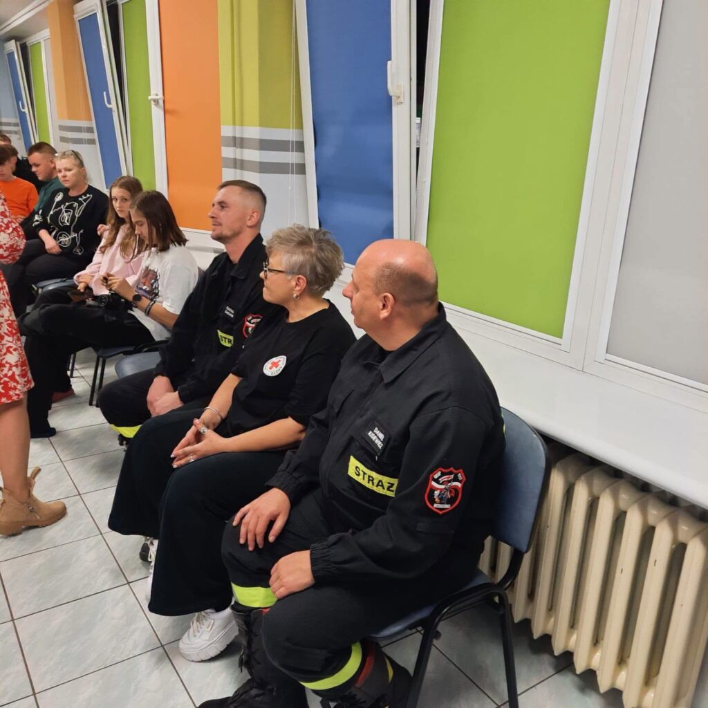 MŁODZI PO SĄSIEDZKU